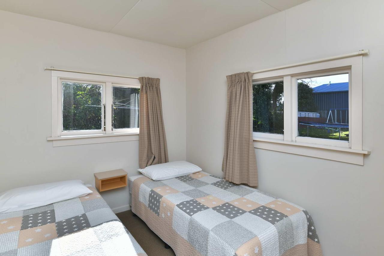 Wayside Motel Woodend Bagian luar foto